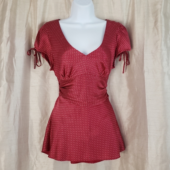 NWOT Express red geometric print silk  tie back blouse top Womens Medium - Picture 5 of 7